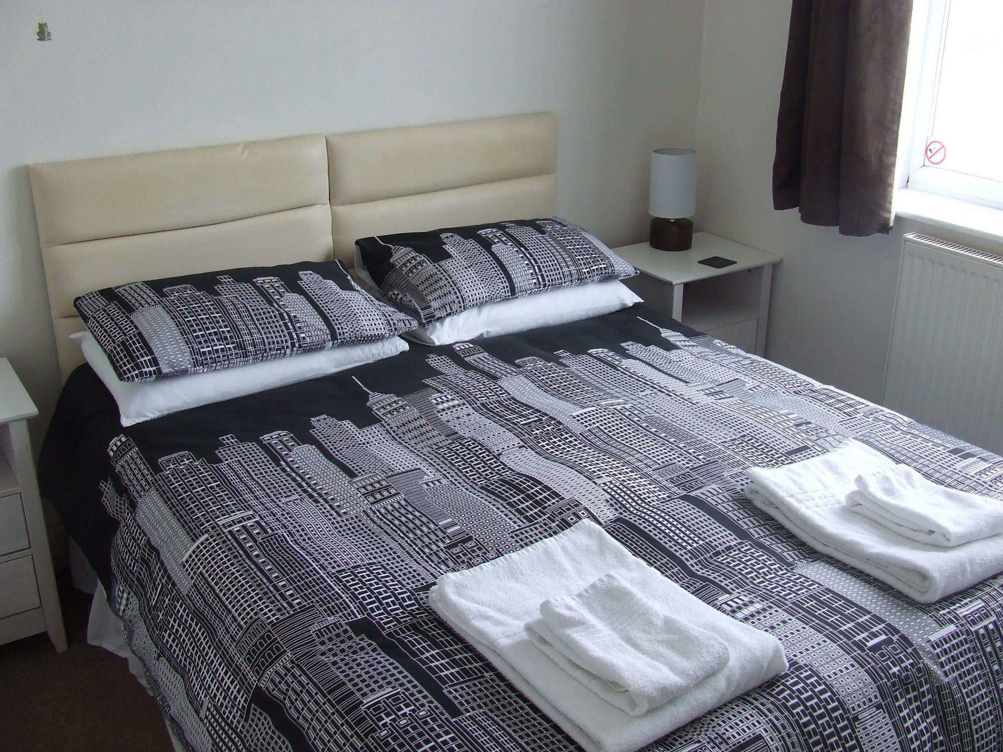 Long Chimneys Bed & Breakfast Ashbourne  Buitenkant foto